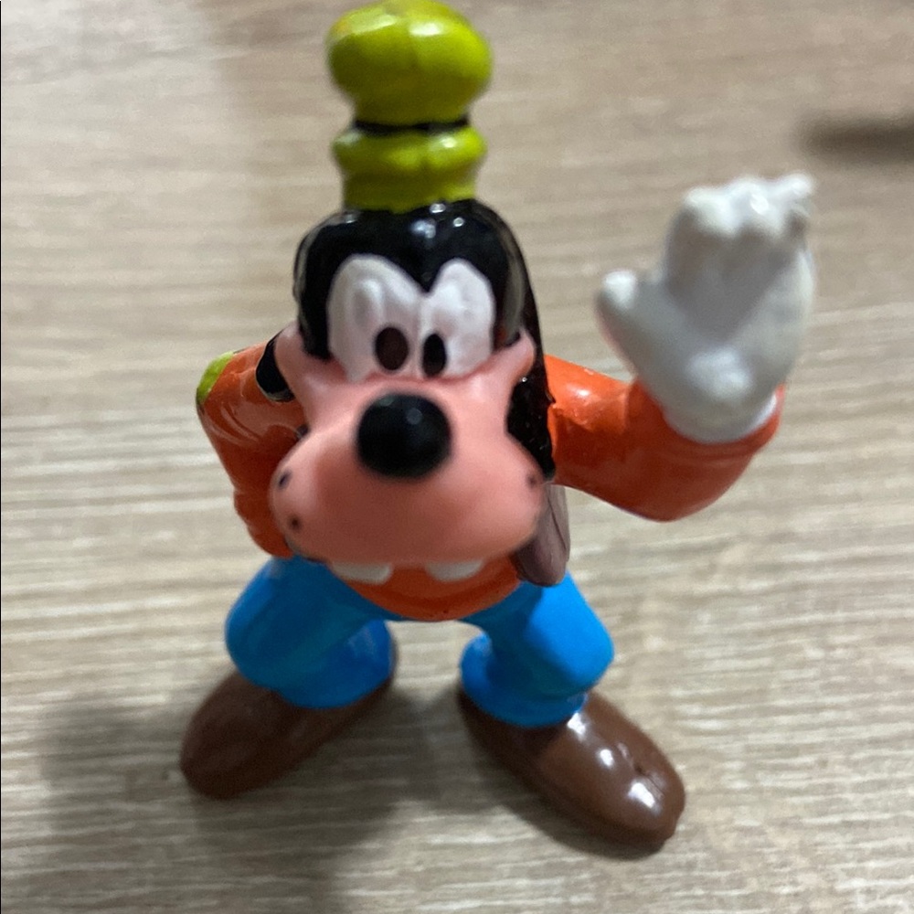 Vintage Disney Goofy Waving PVC Figure Cake Topper